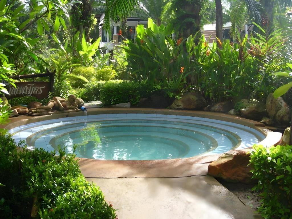 Nattha Waree Hot Spring Resort And Spa Ban Nua Khlong Exterior foto